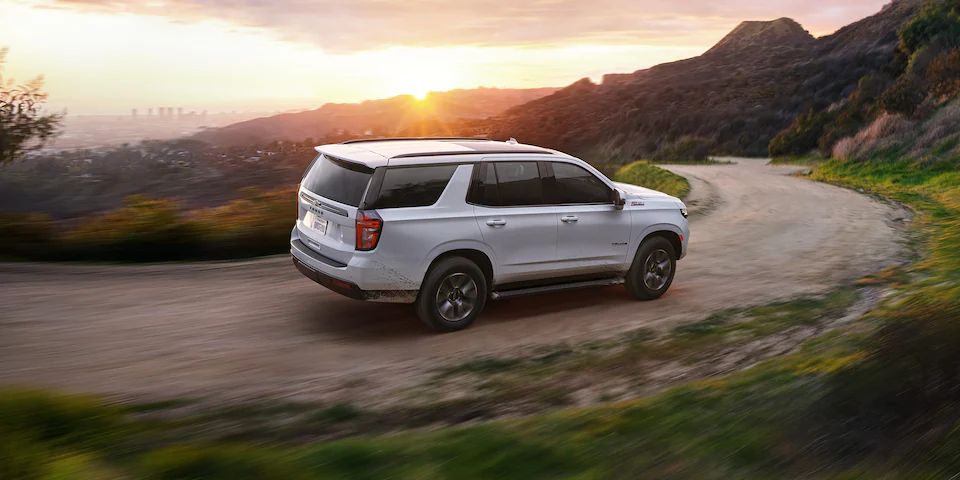 How much can the 2022 Chevrolet Tahoe Tahoe tow?